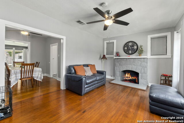 Listing photo id 1 for 942 Mcilvaine