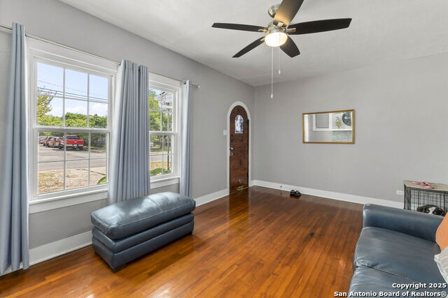 Listing photo id 2 for 942 Mcilvaine