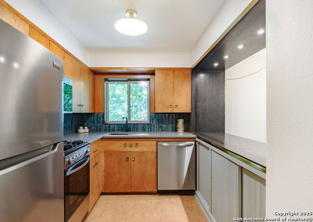 Image 13 of 28 For 221 Ogden Ln