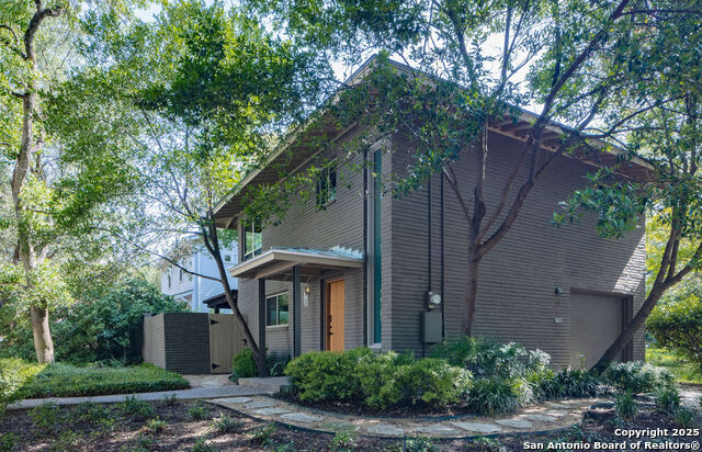 Image 3 of 28 For 221 Ogden Ln