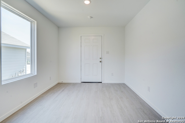 Listing photo id 8 for 523 Kathleen Pike Ridge