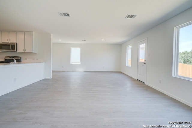 Listing photo id 16 for 523 Kathleen Pike Ridge