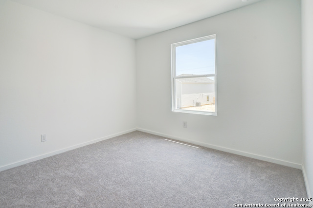 Listing photo id 32 for 523 Kathleen Pike Ridge