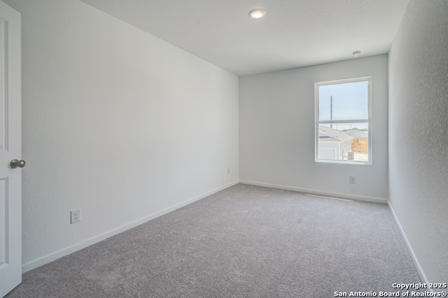 Listing photo id 34 for 523 Kathleen Pike Ridge