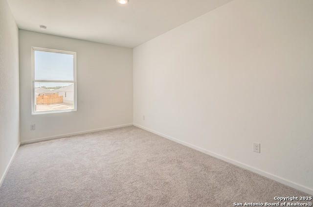 Listing photo id 37 for 523 Kathleen Pike Ridge