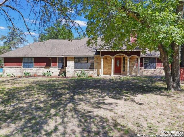 Details for 118 Willow Creek, Floresville, TX 78114