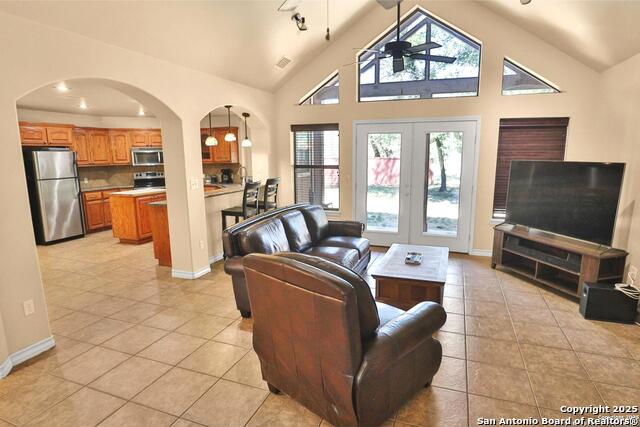 Listing photo id 1 for 118 Willow Creek