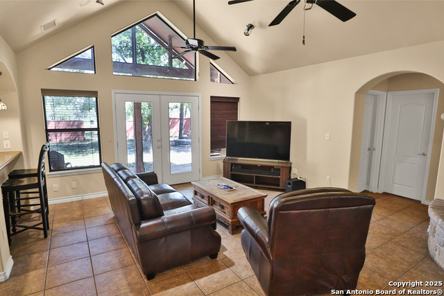 Listing photo id 2 for 118 Willow Creek