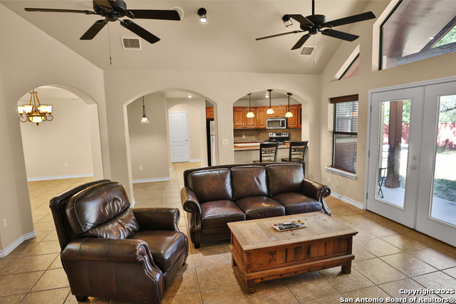 Listing photo id 4 for 118 Willow Creek