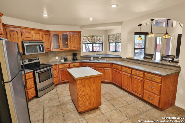 Listing photo id 6 for 118 Willow Creek