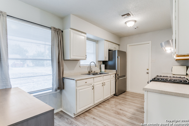 Listing photo id 8 for 1024 Hickory Hill