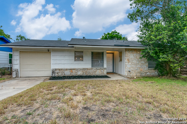 Listing photo id 0 for 1024 Hickory Hill