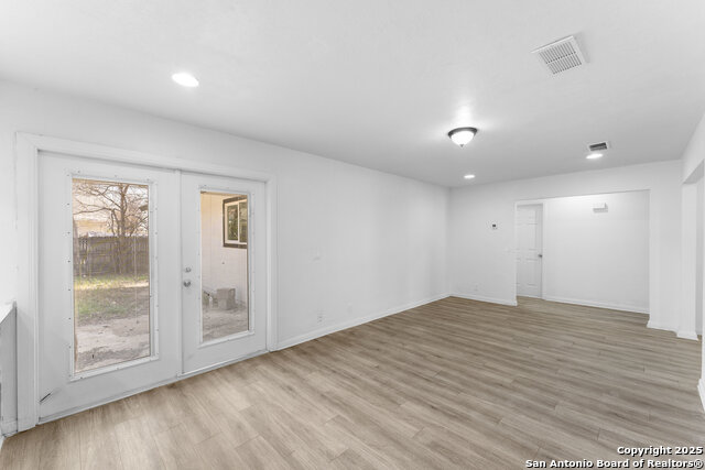 Listing photo id 12 for 1210 Rio Linda St