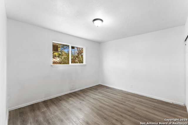 Listing photo id 15 for 1210 Rio Linda St