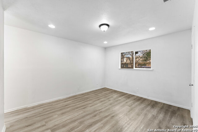 Listing photo id 16 for 1210 Rio Linda St