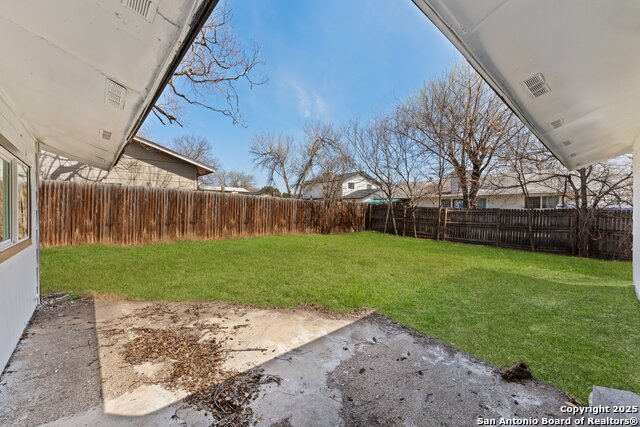 Listing photo id 20 for 1210 Rio Linda St
