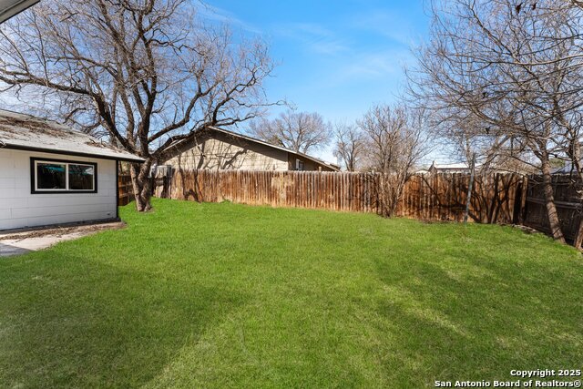 Listing photo id 21 for 1210 Rio Linda St