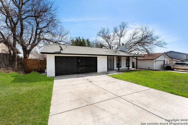 Listing photo id 1 for 1210 Rio Linda St