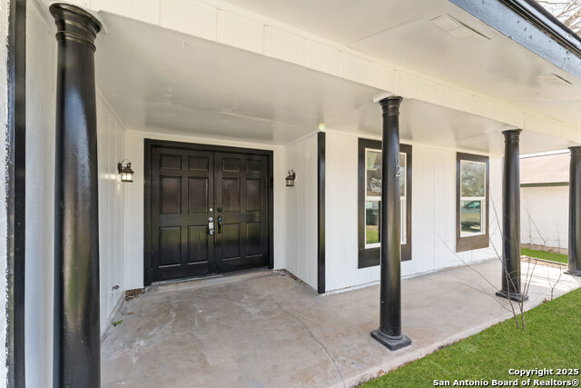 Listing photo id 2 for 1210 Rio Linda St