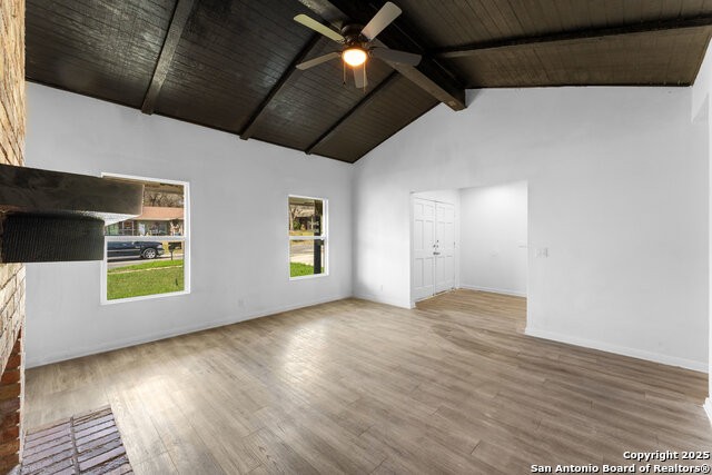 Listing photo id 4 for 1210 Rio Linda St