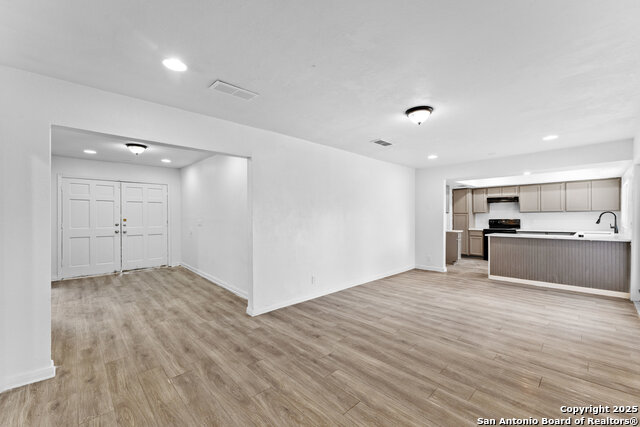 Listing photo id 7 for 1210 Rio Linda St