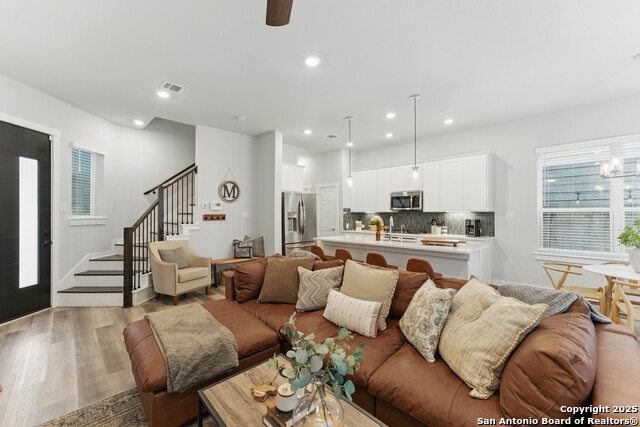 Image 3 of 20 For 5843 Whitby Rd.  26