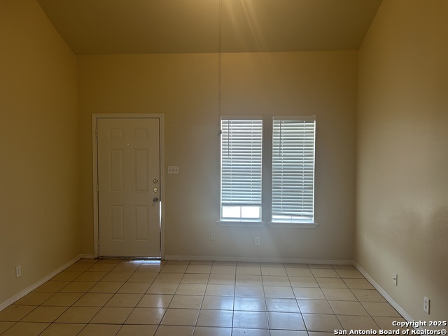 Image 2 of 8 For 7637 Windsor Oaks