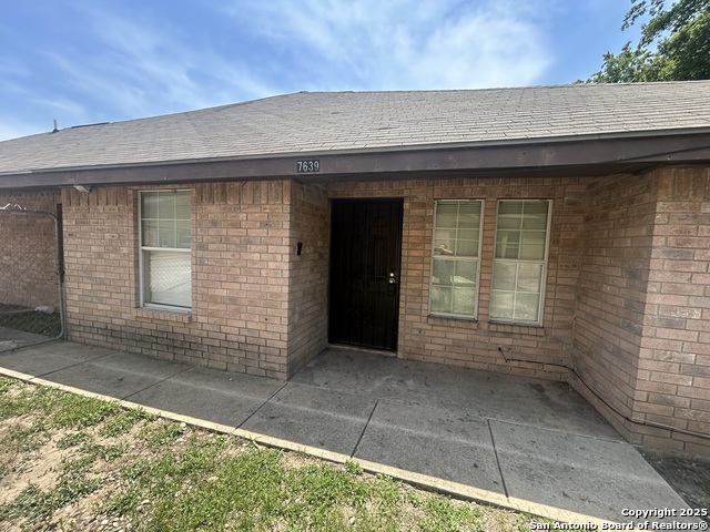 Image 2 of 13 For 7639 Windsor Oaks