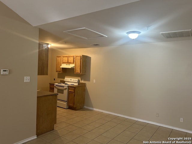 Image 4 of 13 For 7639 Windsor Oaks