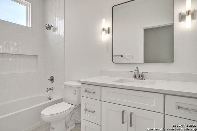 Image 18 of 33 For 741 Cuney Way  3