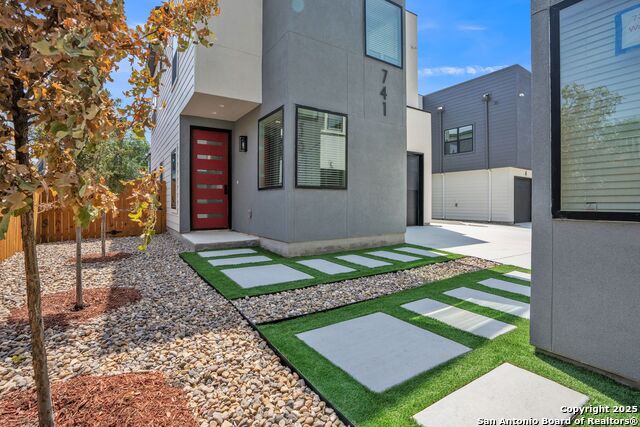 Image 4 of 33 For 741 Cuney Way  3