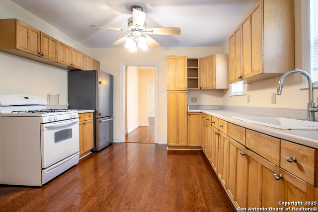 Listing photo id 8 for 1723 Kings W