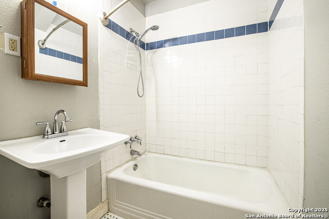 Listing photo id 11 for 1723 Kings W
