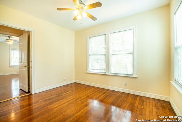 Listing photo id 12 for 1723 Kings W