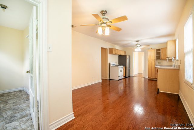 Listing photo id 16 for 1723 Kings W