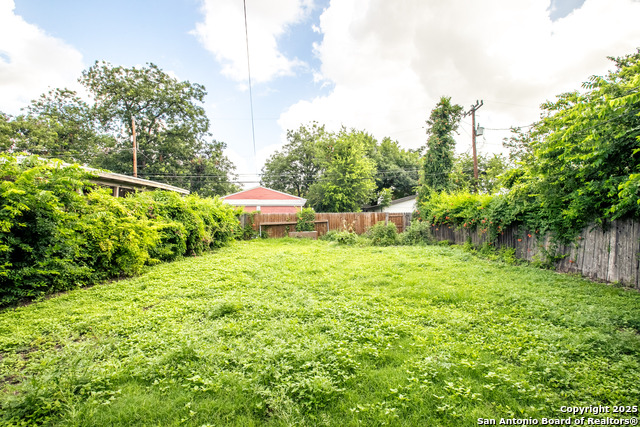 Listing photo id 17 for 1723 Kings W