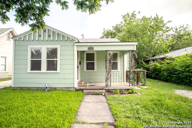 Listing photo id 1 for 1723 Kings W