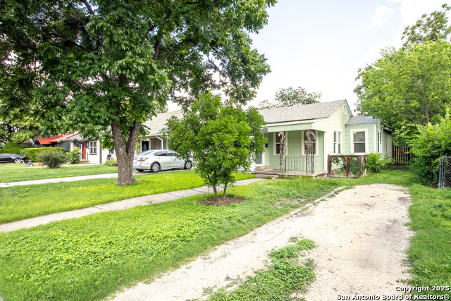 Listing photo id 2 for 1723 Kings W