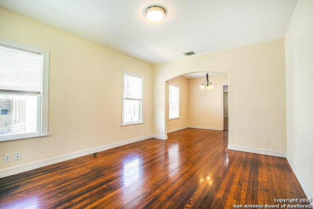 Listing photo id 3 for 1723 Kings W