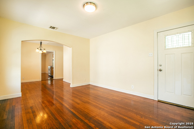Listing photo id 4 for 1723 Kings W