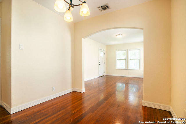 Listing photo id 6 for 1723 Kings W