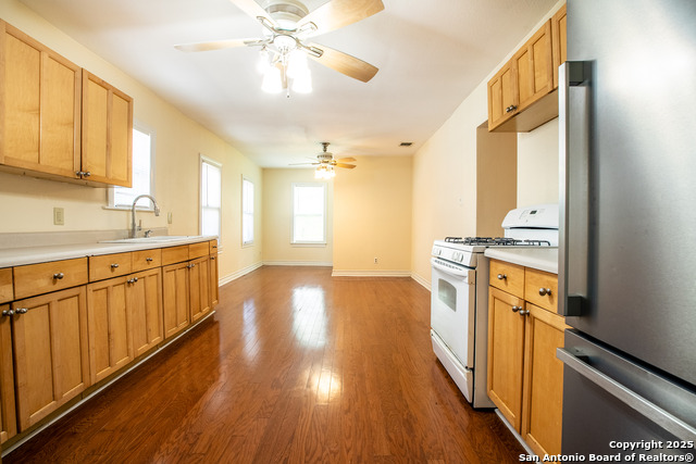 Listing photo id 7 for 1723 Kings W