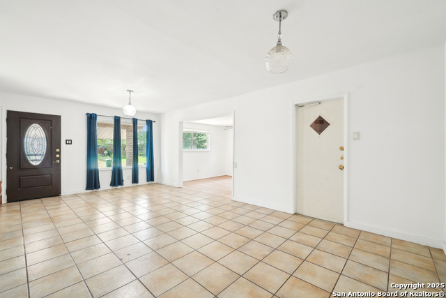 Listing photo id 8 for 4043 Tropical Dr