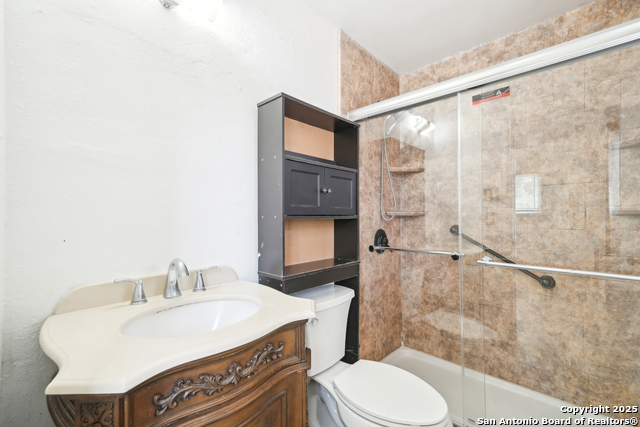 Listing photo id 18 for 4043 Tropical Dr
