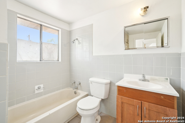Listing photo id 22 for 4043 Tropical Dr