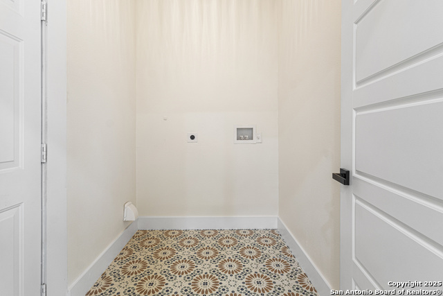 Image 24 of 27 For 705 Woodlawn Ave E