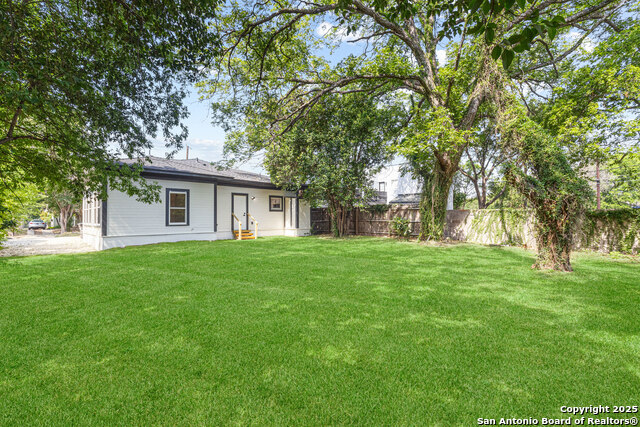 Image 27 of 27 For 705 Woodlawn Ave E