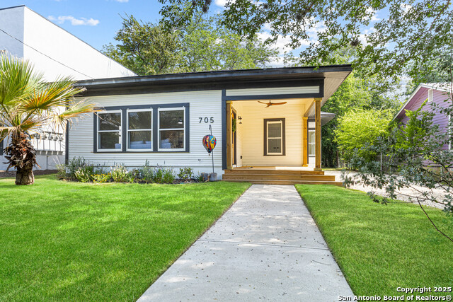 Image 7 of 27 For 705 Woodlawn Ave E