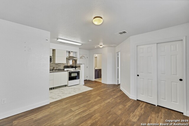 Image 18 of 31 For 11219 Five Iron