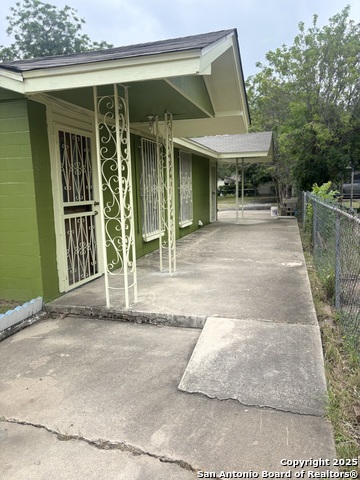 Listing photo id 2 for 1238 Kendalia